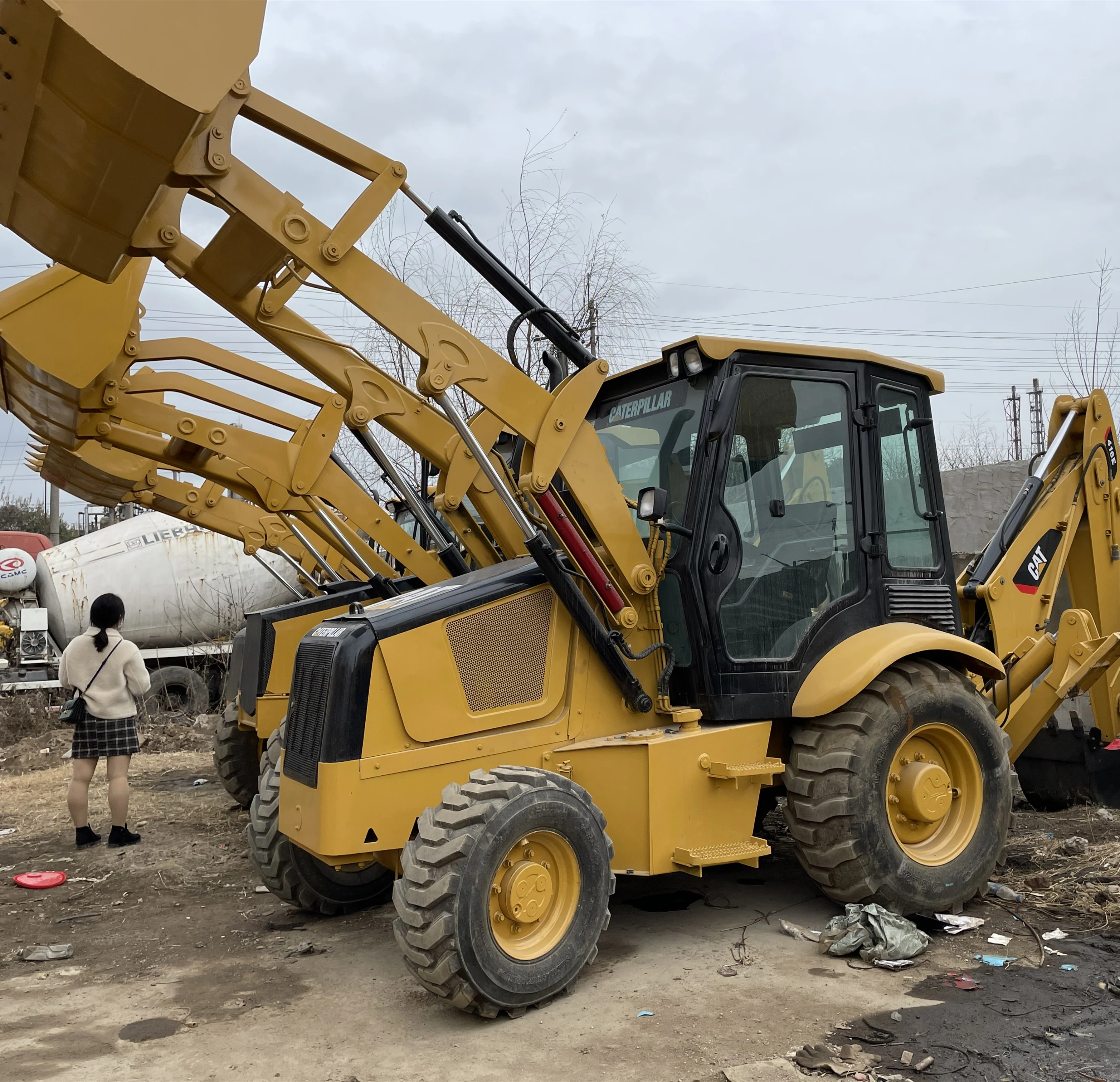 Fairly Used CAT Backhoe Loader 4WD Tractor with Front End Loader and Backhoe for engineering & construction at affordable prices