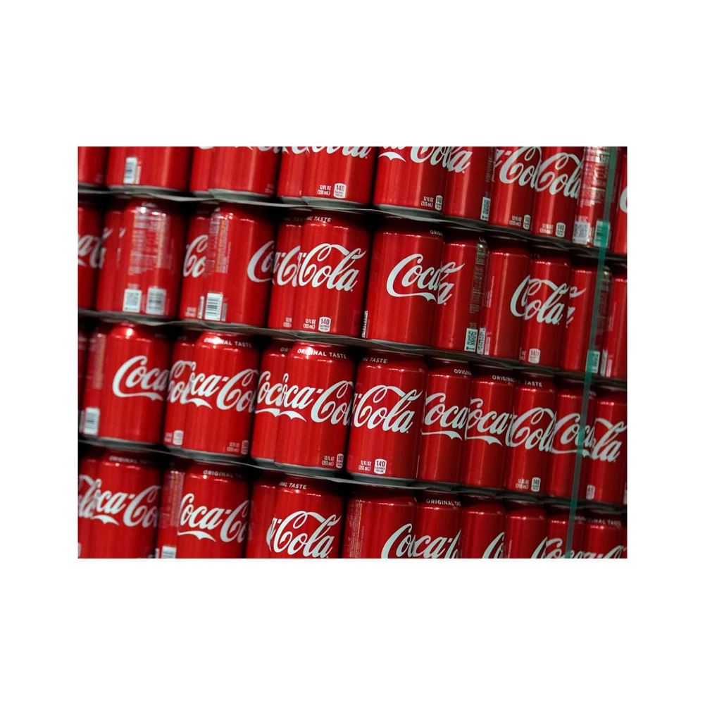 Coca-cola classic 330ml / Coca cola soft drink 330 ml / Coca cola 33 cl can