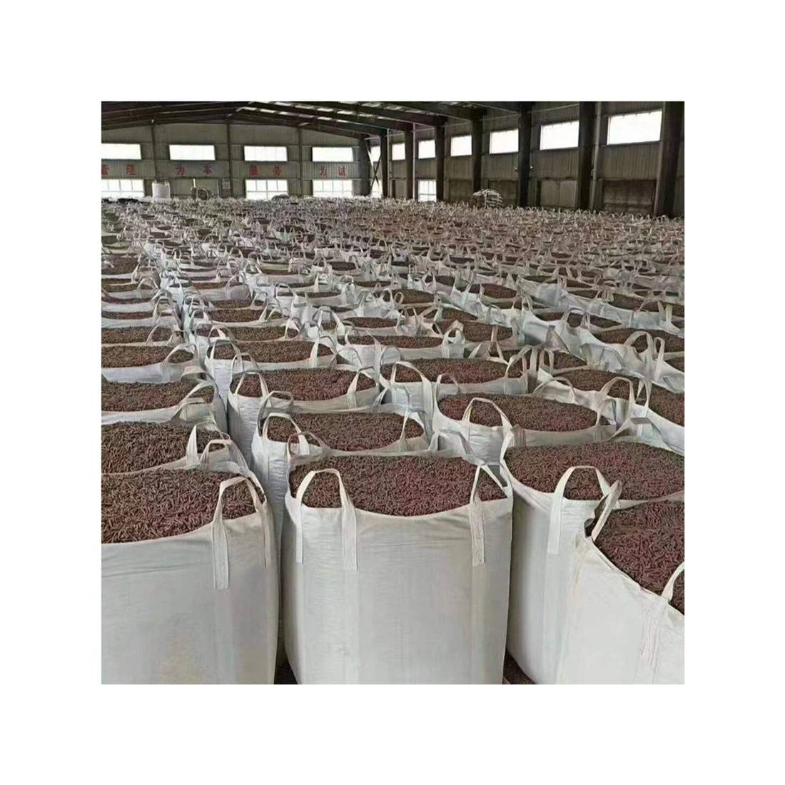 Сосновые частицы зимнего обогрева энергосберегающее топливо биосгорание