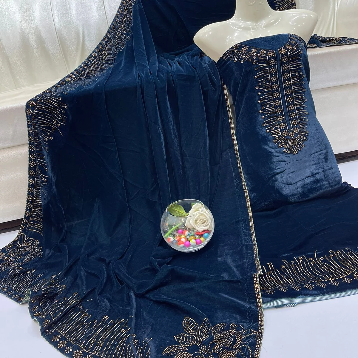 SS Unstitched Velvet Suits Fabric High Quality 9000 Micro Velvet Hand Work Heavy Stone 4 Cut DMC Stone 2 Pc Shirt Shawl