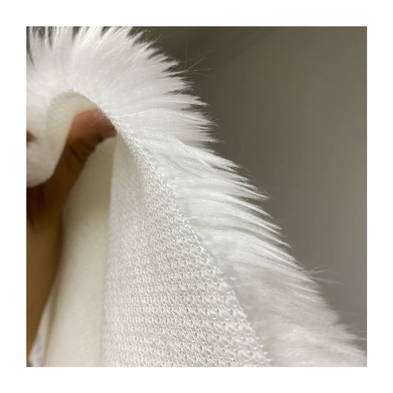 Faux Fur Fabric White Color 100% Acrylic Long Plush 20/25mm Super Soft Comfortable Modern Style for Plush Toy Garment