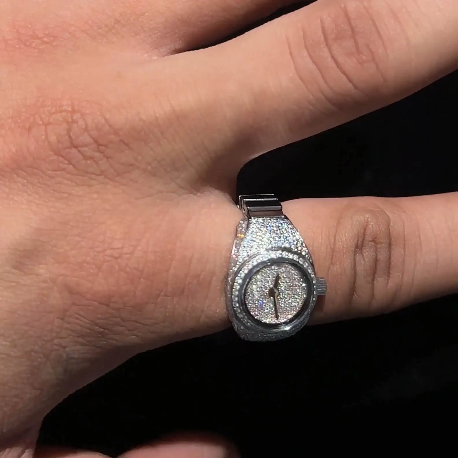 Mini Vintage 3 TCW Moissanite Clock Finger Ring Unisex Round Dial Adjustable Watch Elastic Strap Alloy Watches