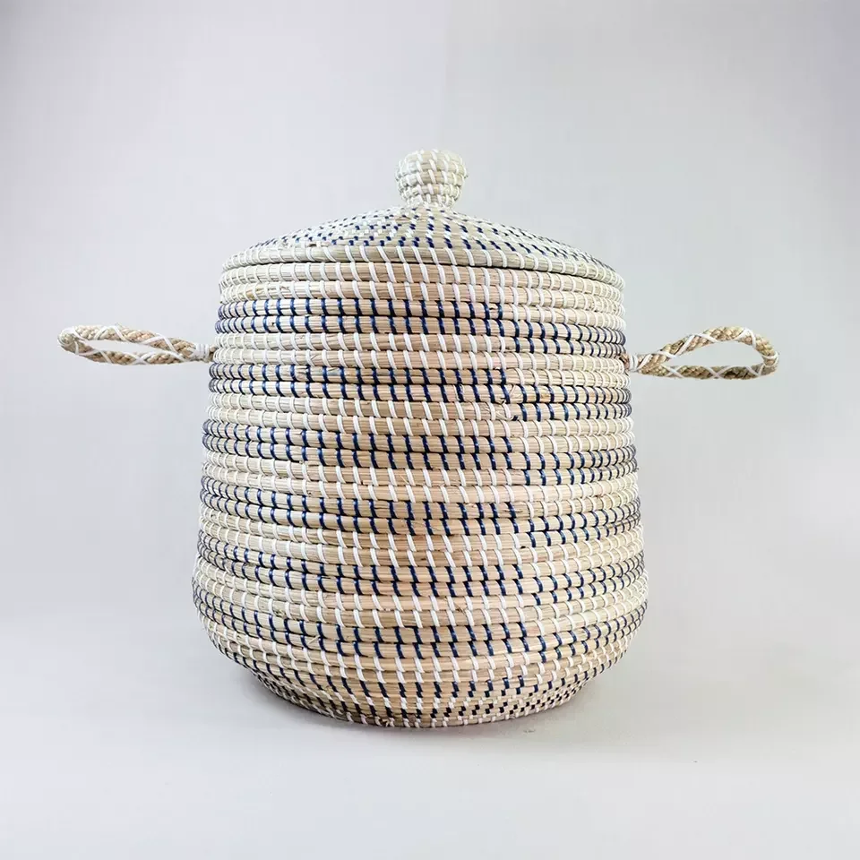 Wholesale Large Seagrass Woven Straw Basket with Lid Eco-Friendly Handmade Natural Rattan Storage Hamper Home Use Made Vietnam