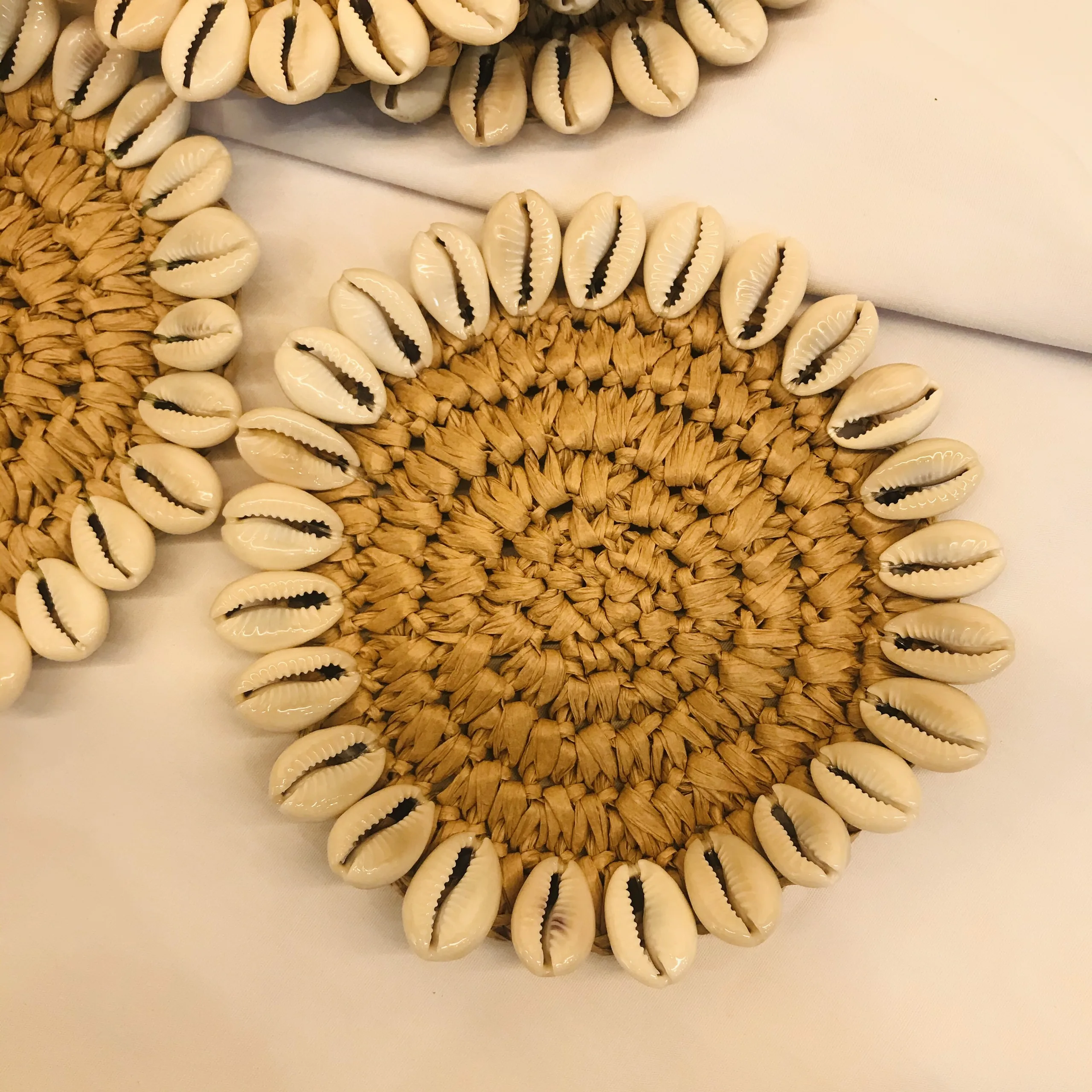 Cheap Wholesale Handmade Woven Seashells Fringes Coasters