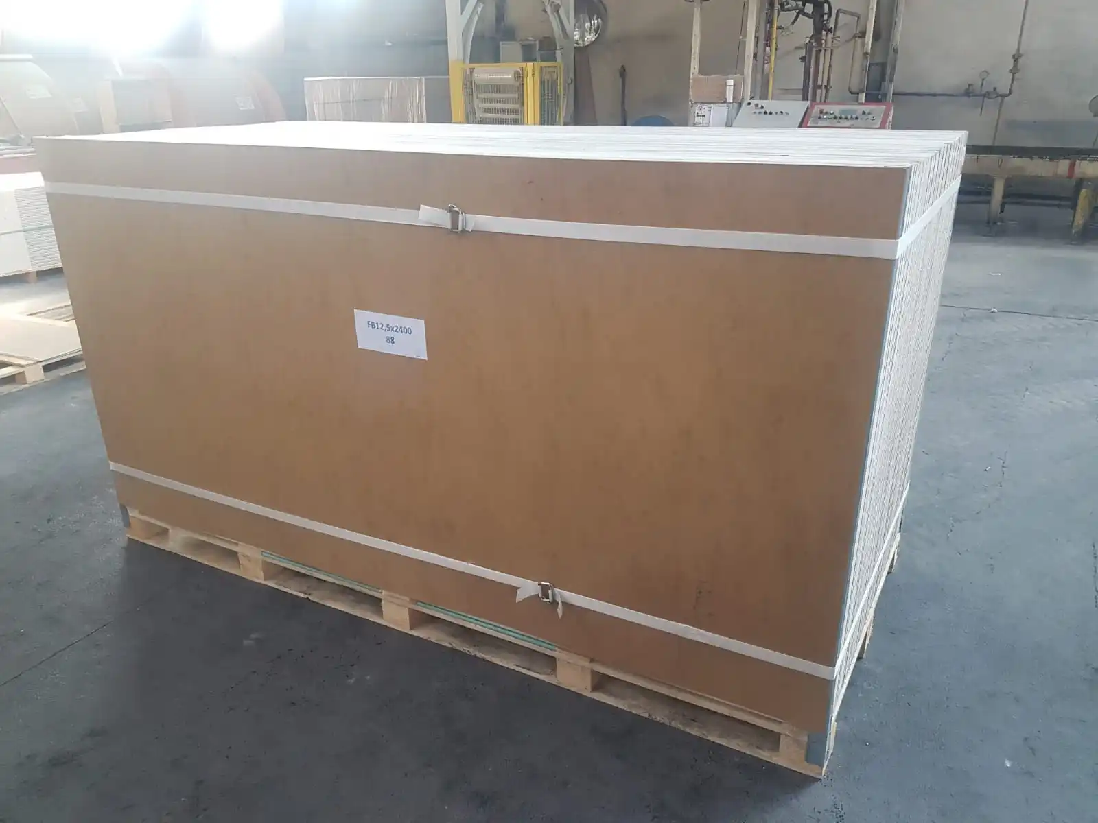 Moisture Resistant Plasterboard For Dry Lining Internal Walls And Ceilings Water Resistant Gypsum Board