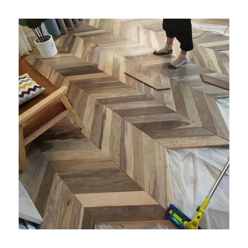 Best Selling Natural Color varnished chevron oak parquet flooring