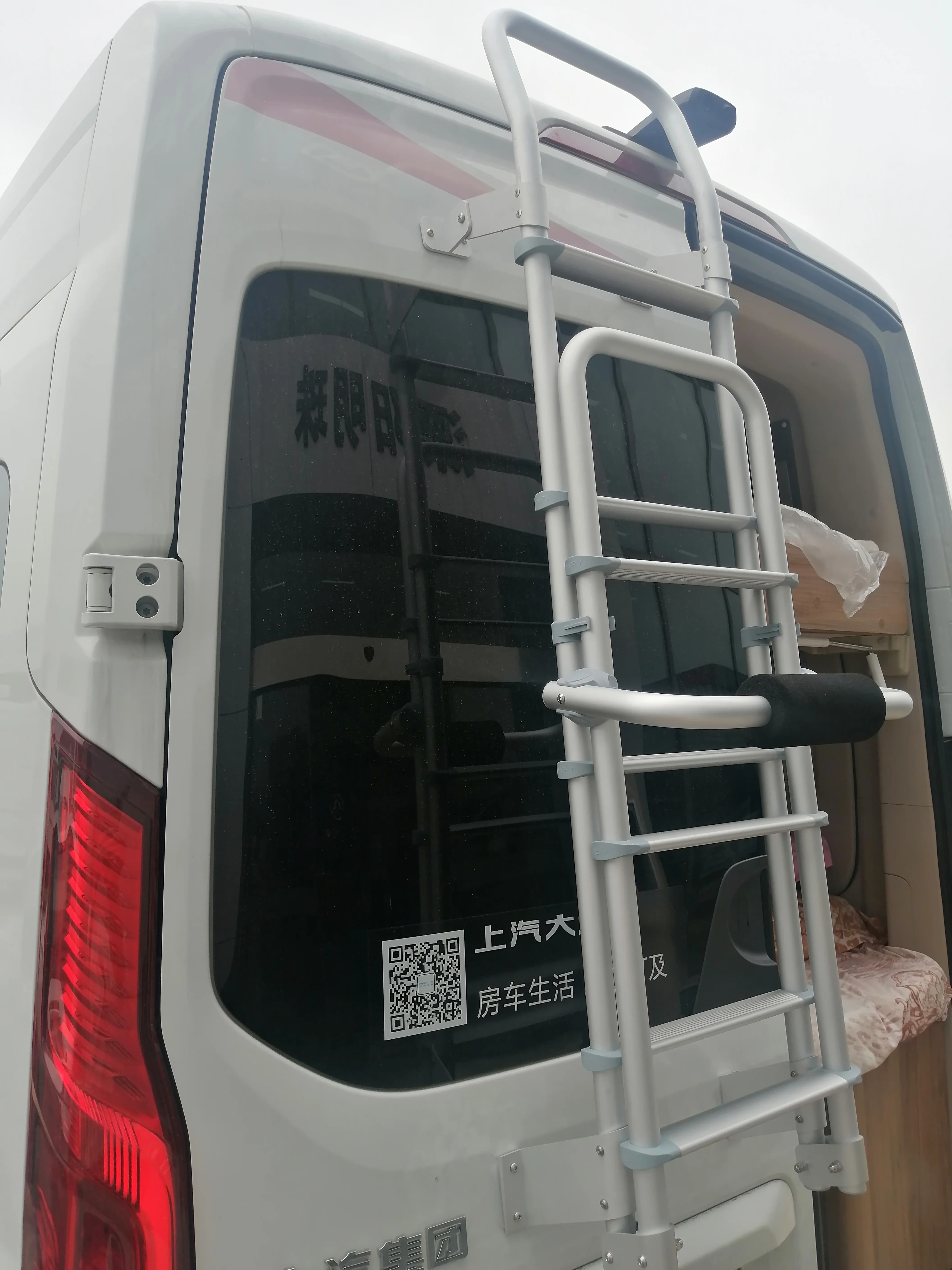 Aluminum exterior ladder for RV customization