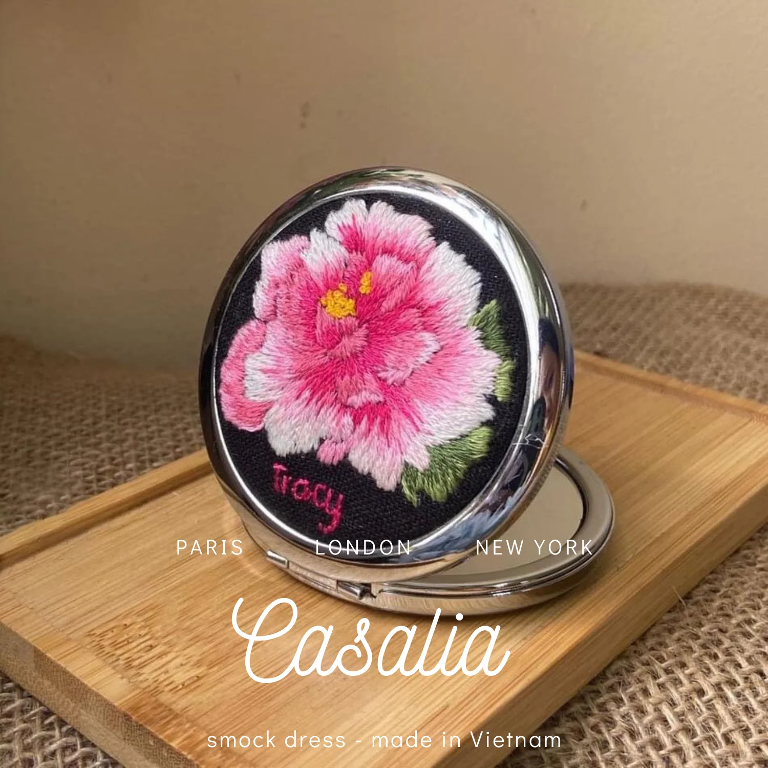 OEM/ODM Hand-Embroidered Mirror with Unique Crochet Design Beautiful Woven Technique Printed Yarn Enhances Your Style-M12062023