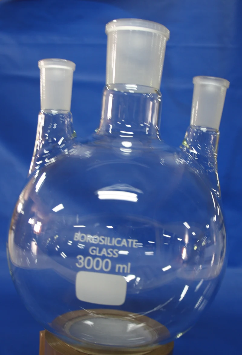 Колба с круглым дном с 3 горлышками и 2 угловыми боковыми горлышками со сменными соединениями, боросиликат