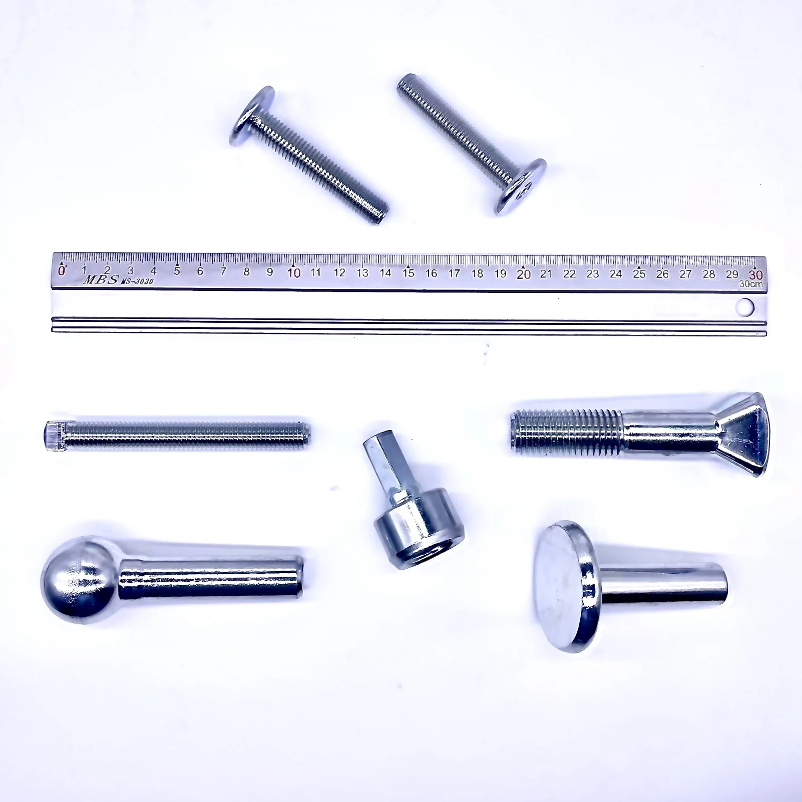 Винты, болты и крепежи специального назначения большого размера