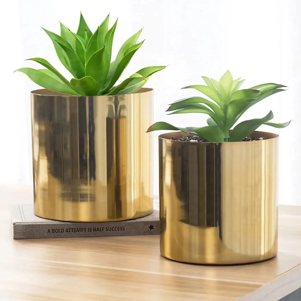 Affordable Price Flower Pot Shiny Polished For Rooms Corners Decoration Handmade Vessel Pot Standard Metal Pot