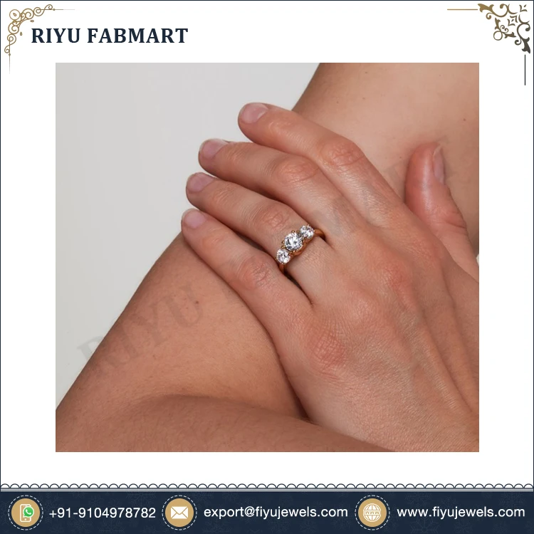 Beautiful Design 18k Gold Round Brilliant Cut Diamond Three Stone Ring Real White Diamond Ring with Freshwater Pearl