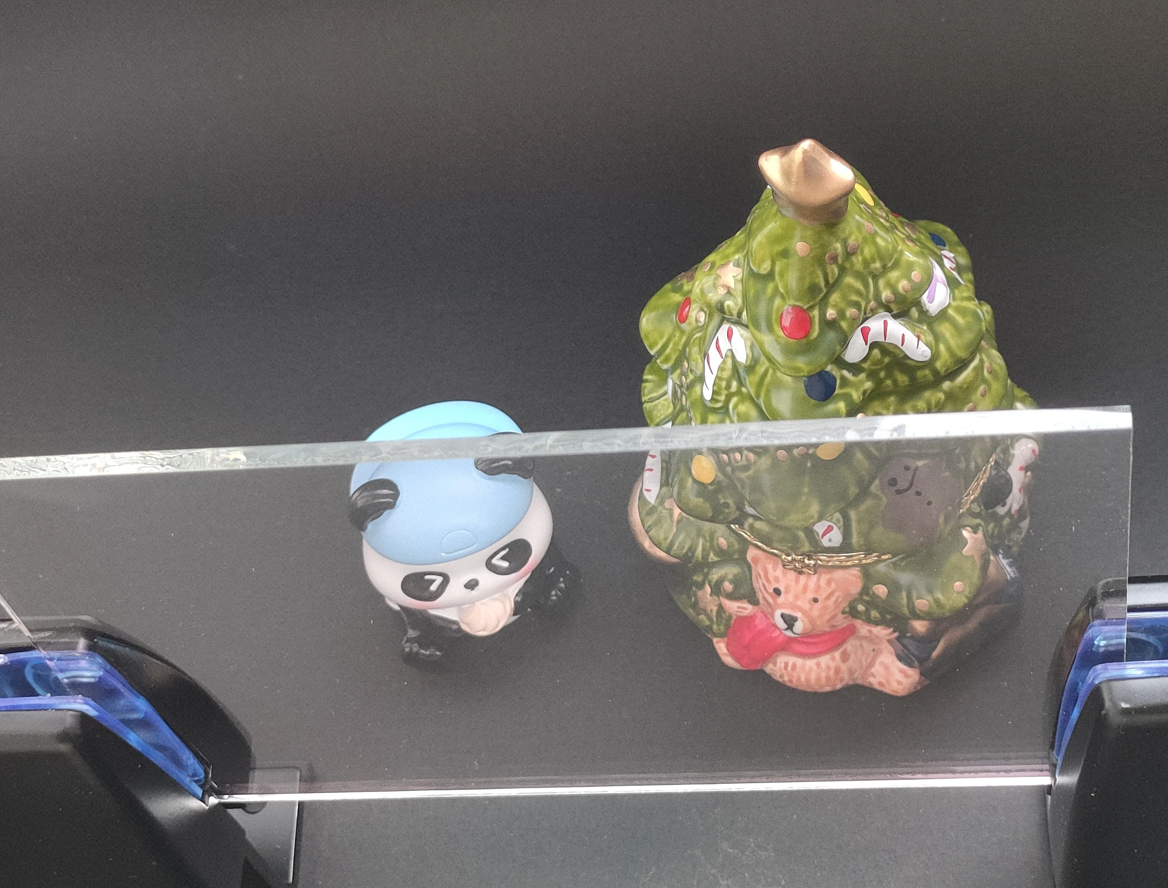 Factory direct sales waterproof high reflective mirror display glass transmittance for smart display advertising screen