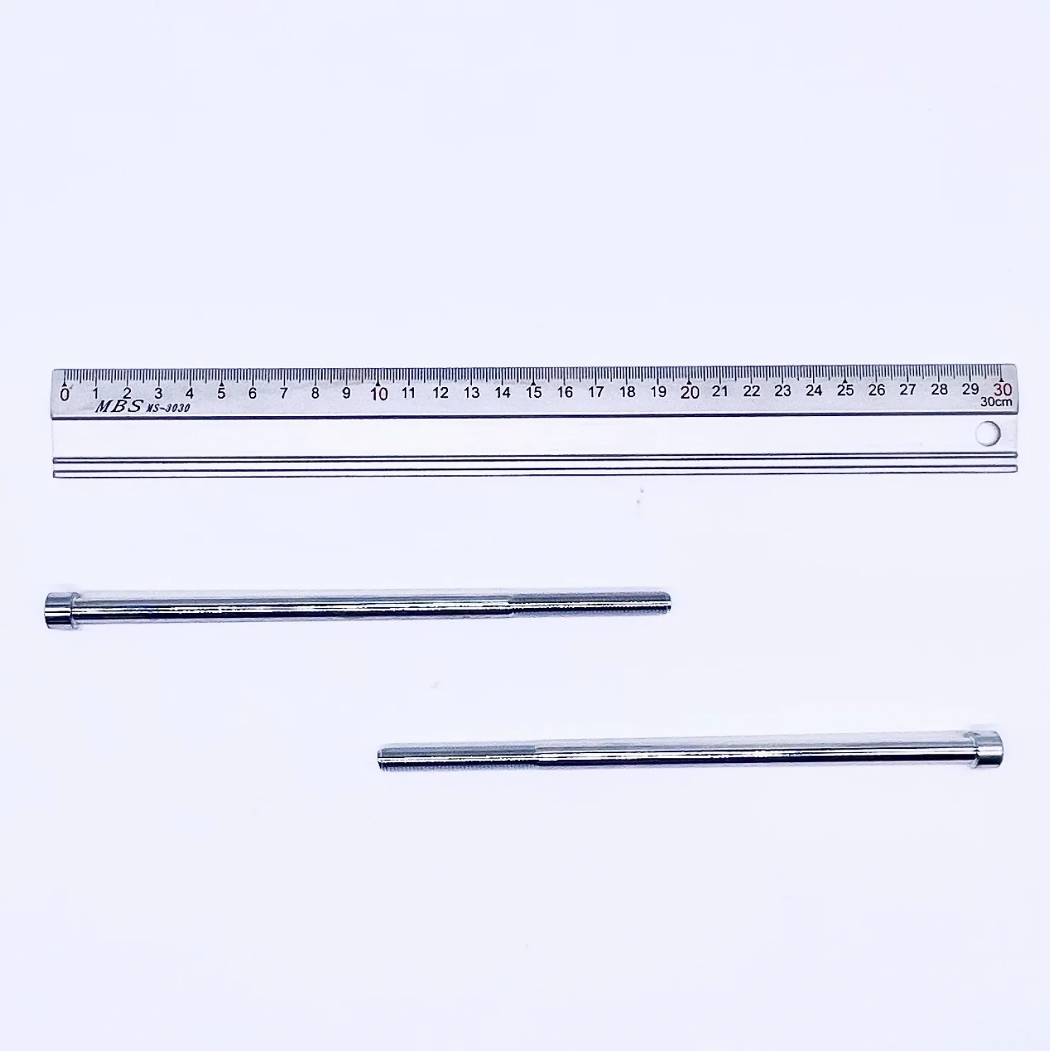 Винты, болты и крепежи специального назначения большого размера