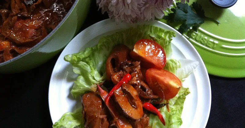 Ready to Eat Whole Cuttlefish Instant Canned Seafood Seasoned with Soya Bean Canned Food Sauce Origin Malaysia