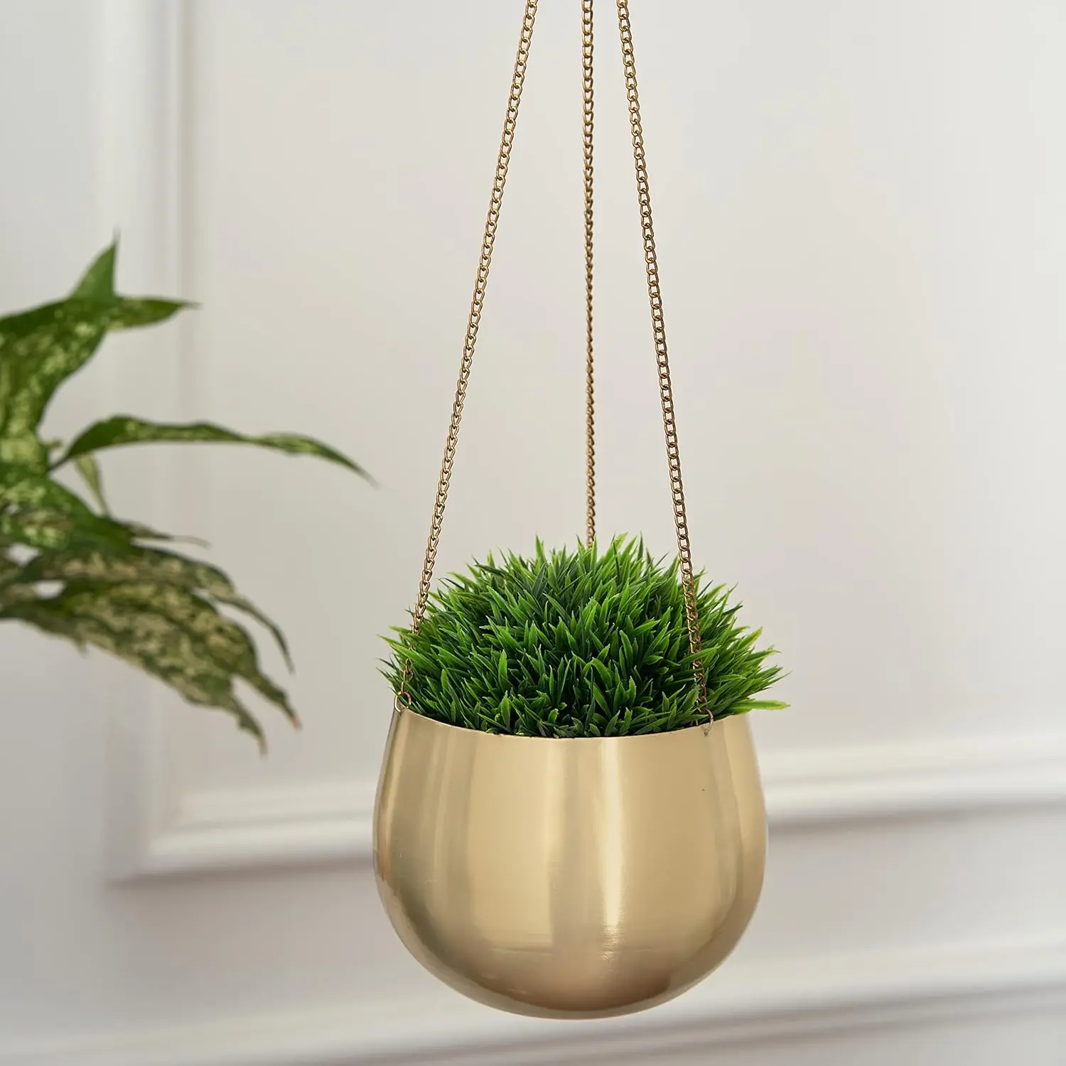 Export Quality Unique Design New Flower Pot Brass Plant Pot for Garden New Look Metal Planters in Wholesale Price