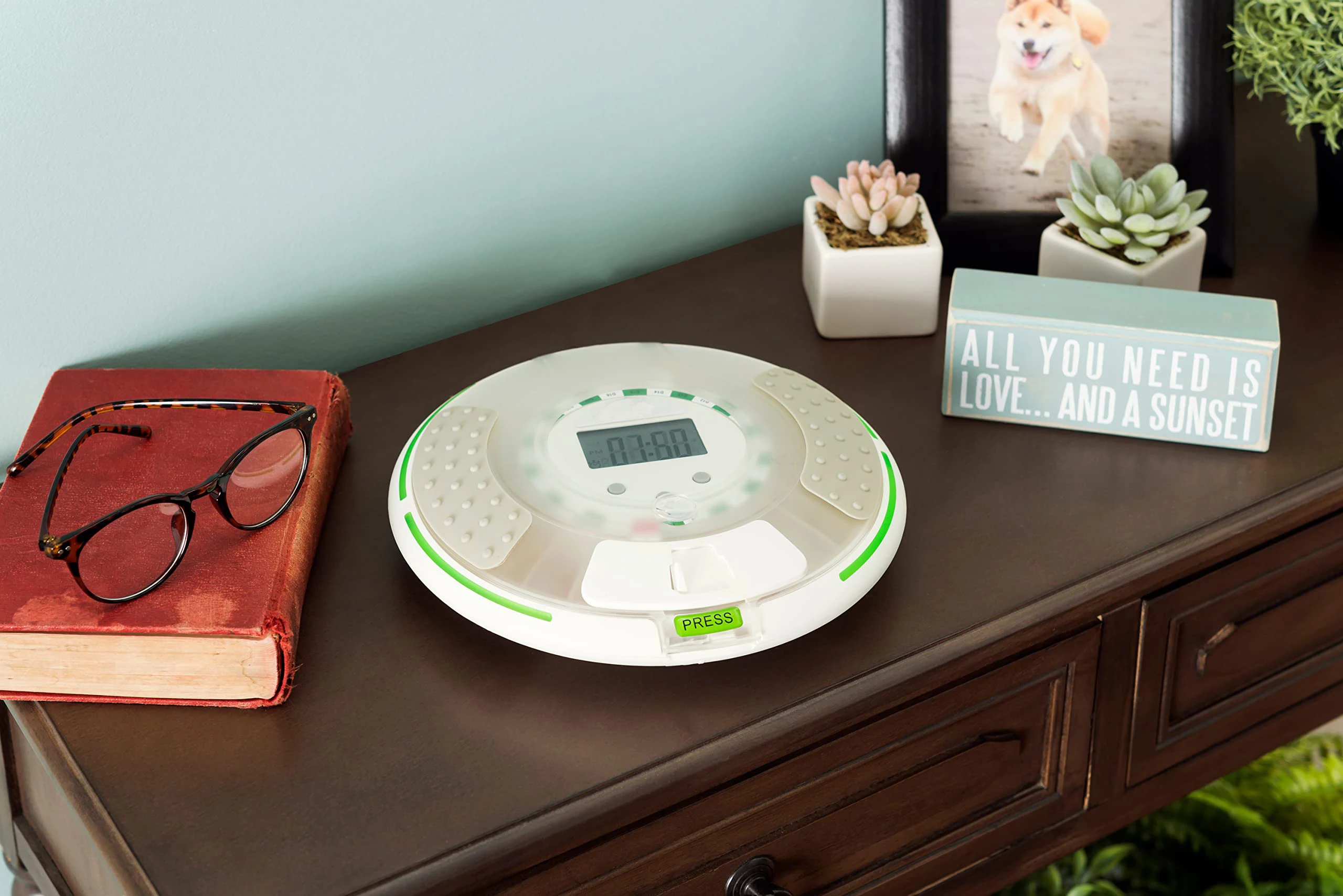 Wholesale Custom ZOOMCARE M112 28-Day Locked automatic pill organizer with alarm Reminder 6 Dosage Templates Easy-Read Display