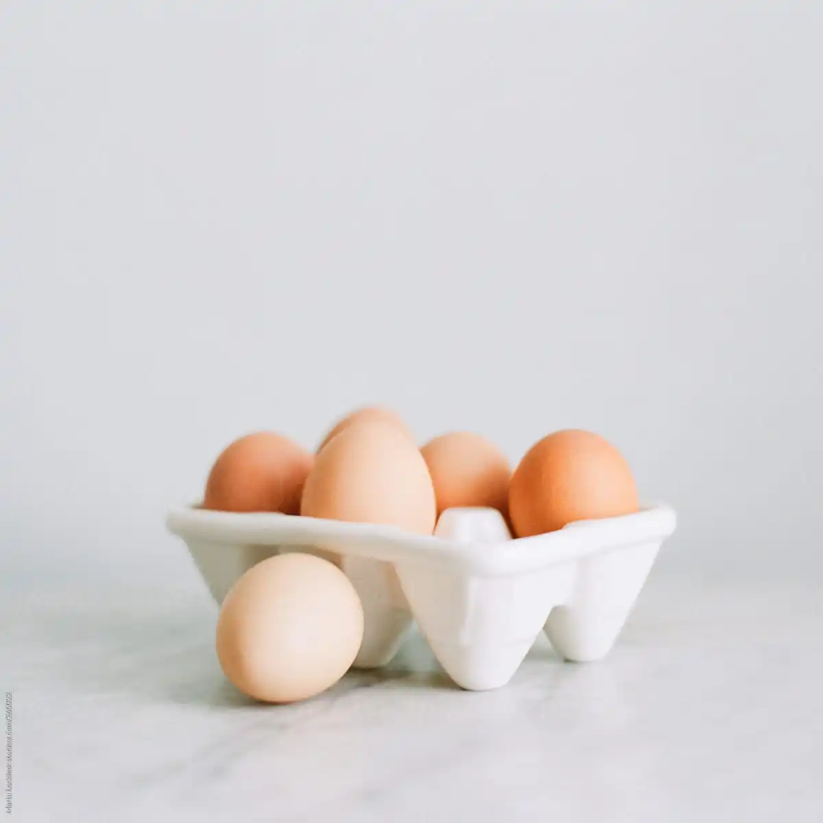 100% натуральный продукт фермы свежие куриные столовые яйца коричневый и белый