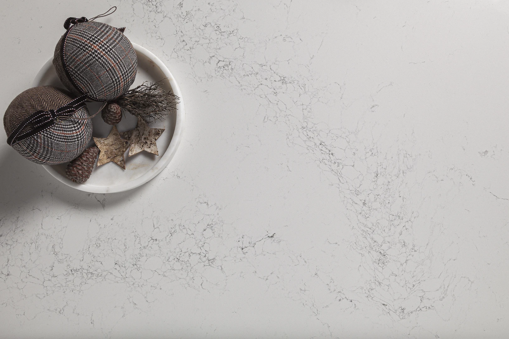 Hot Sale and Best Price ! White Color %100 Natural Stone Calacatta Valiente Quartz Ready To Ship !