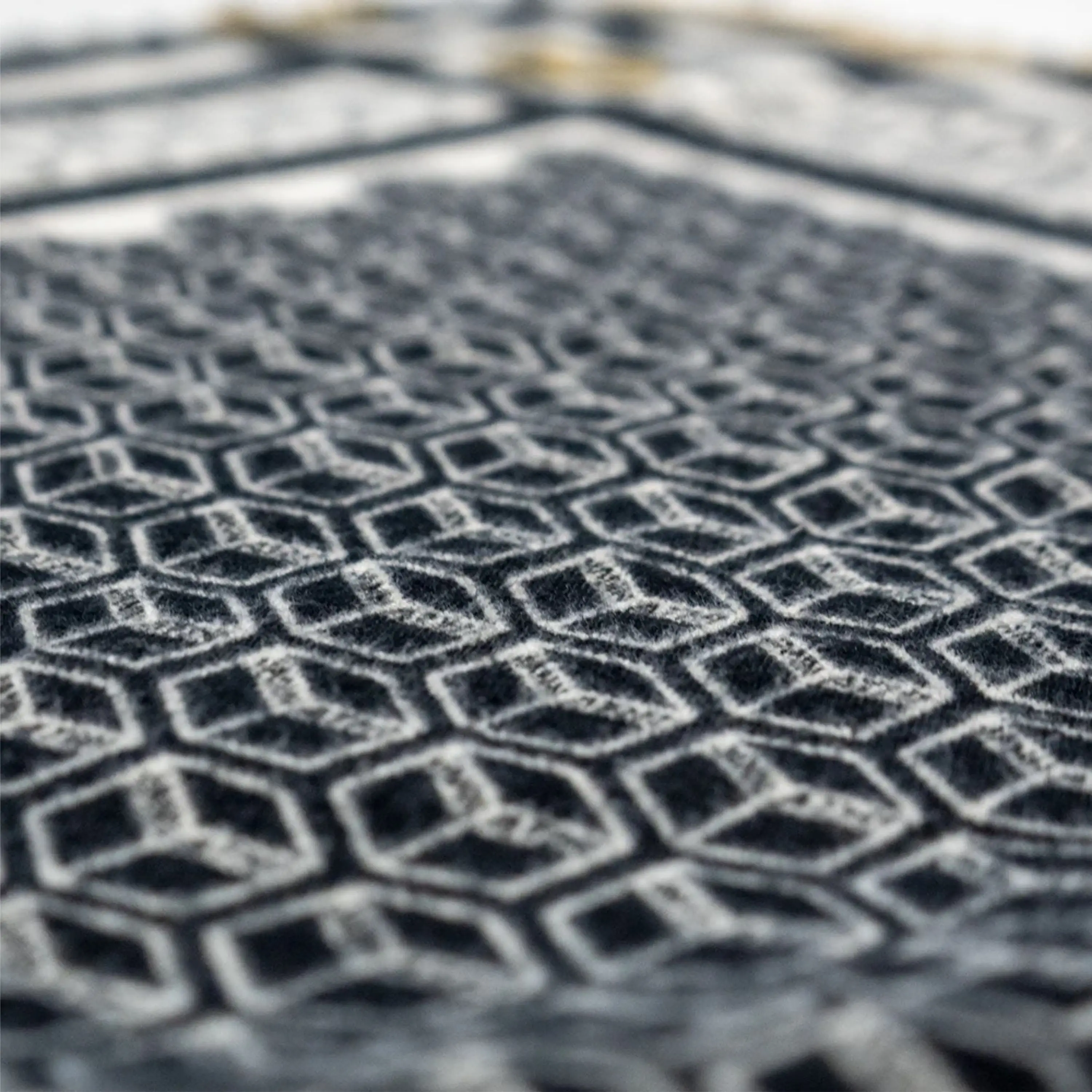 High-Quality Traditional Woven Keffiyeh - Authentic Middle Eastern Scarf - Perfect for Men and Women - Ideal for All Seasons