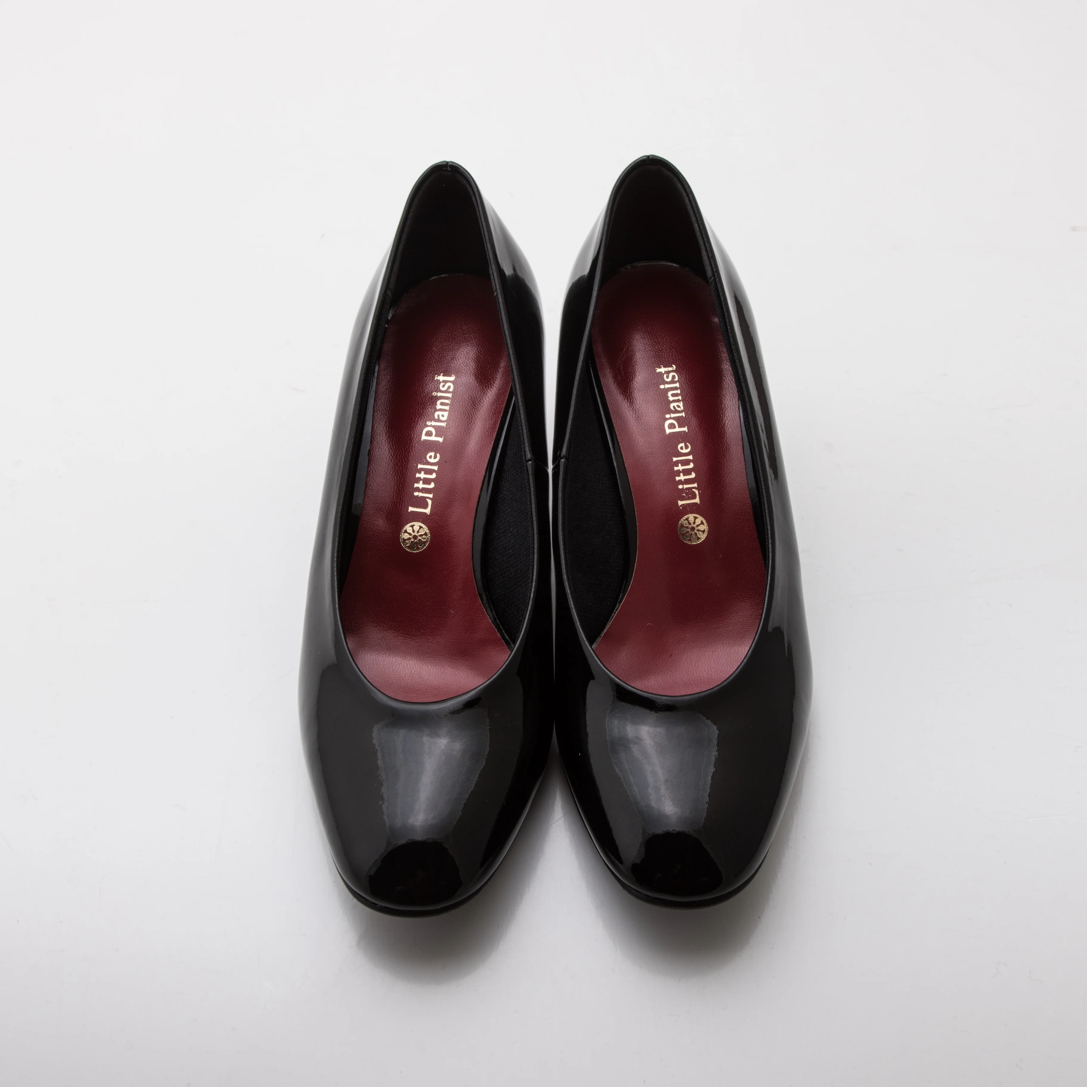 Award winning patented design special shoes for all-generation acoustic grand piano players