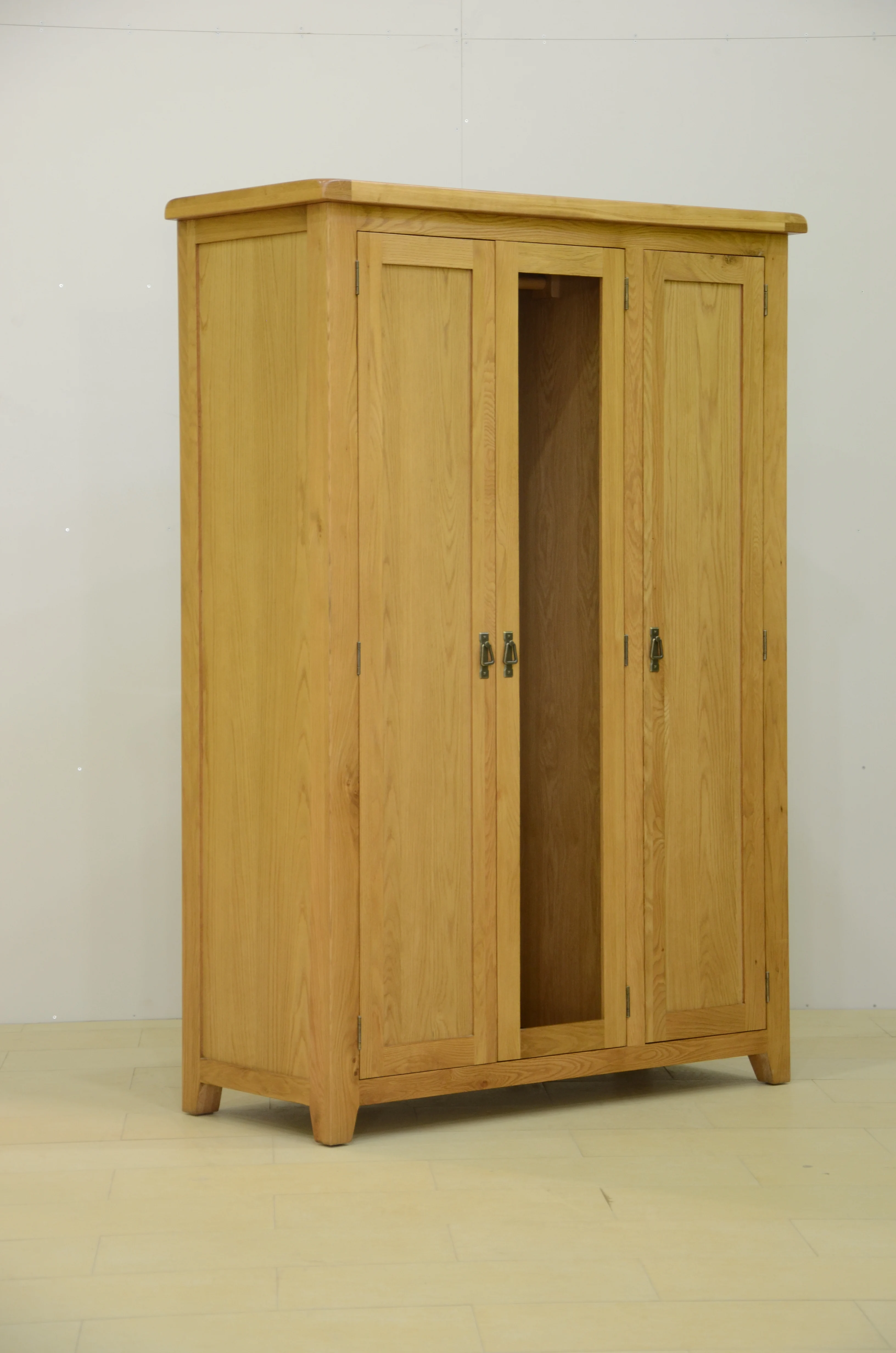 TRIPPLE  WARDROBE WITH MIRROR