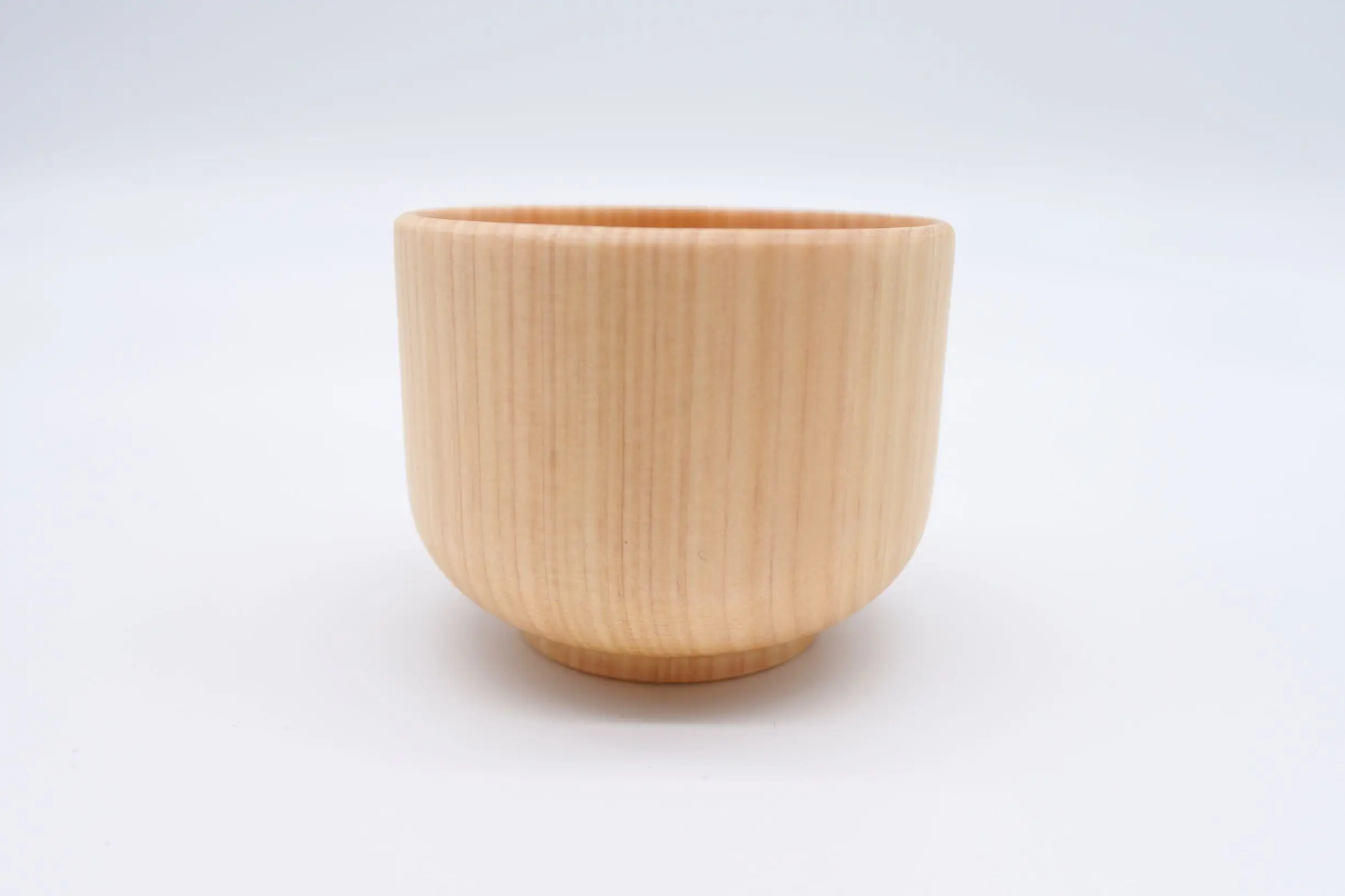 Wooden Handmade Sake Cup -guinomi maru- Wholesale sake cups are very light and easy to hold. It has a urethane coating