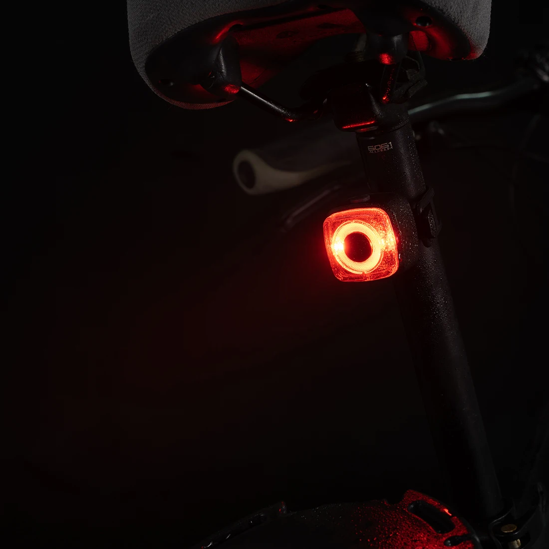 Factory direct Sate-lite Bicycle Parts Mounting LED Bike Taillight Smart Brake Sensor Cycling Bicycle Light set