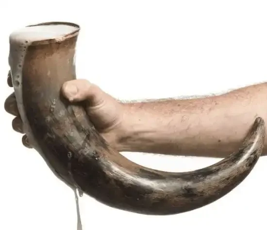 Authentic Handmade Drinking Horn Medieval Norse Mug For Vikings with Stand Hand Engraved Viking Drink Cup Food Safe Beer Horns