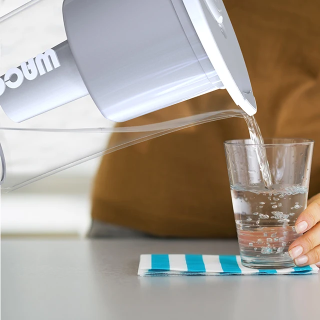 Кувшин для воды с индикатором включения эксклюзивного фильтра кувшина