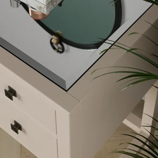 Modern MDF Wooden Bedroom Dressing Table with 5 Drawers and Wooden Legs Ribbed Design Makeup Vanity