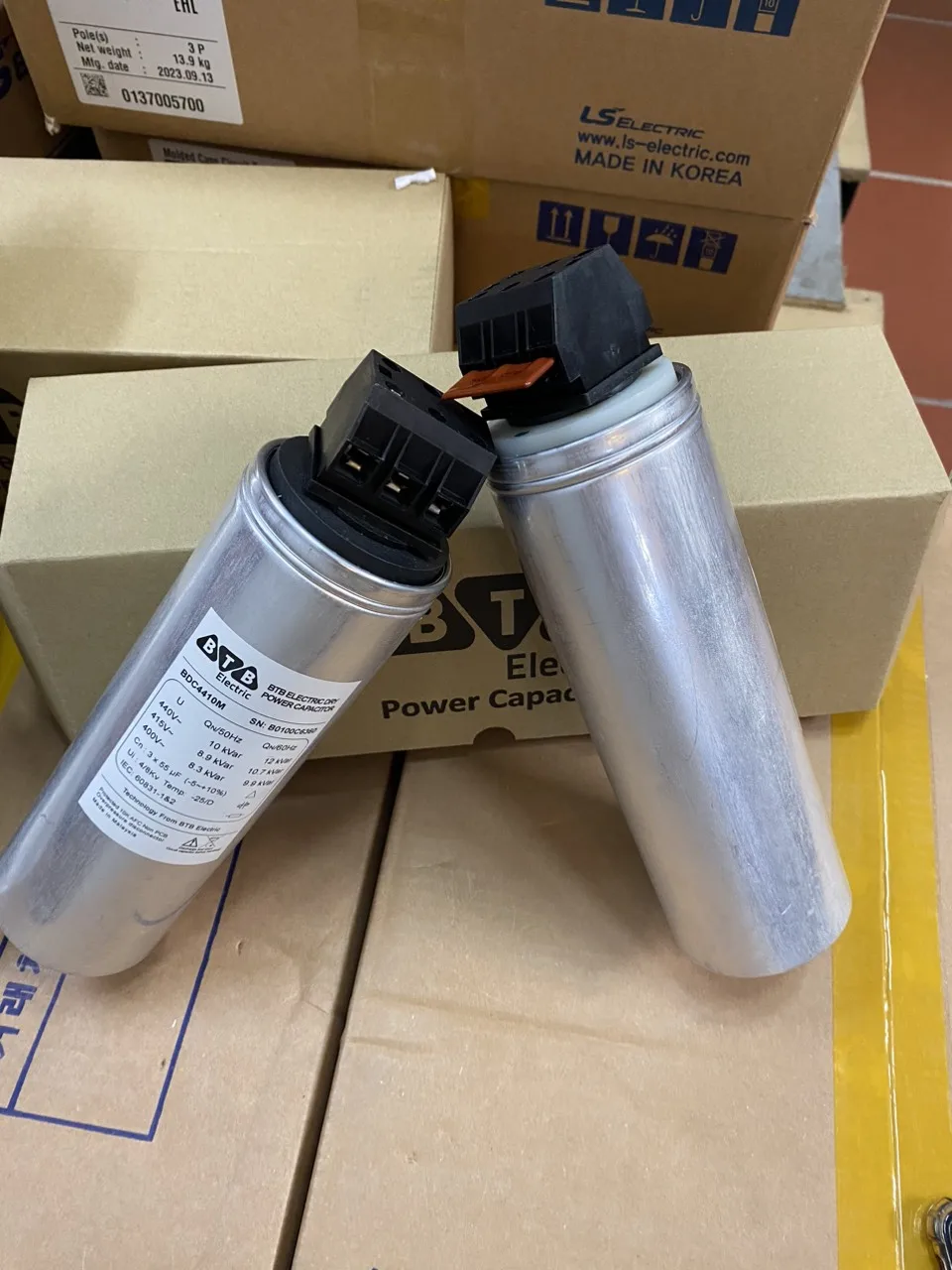 ready to ship low voltage power Capacitor bank 3 phases 440v 5kvar 10kvar 15kvar 20kvar 25kvar 30kvar factory price 2024