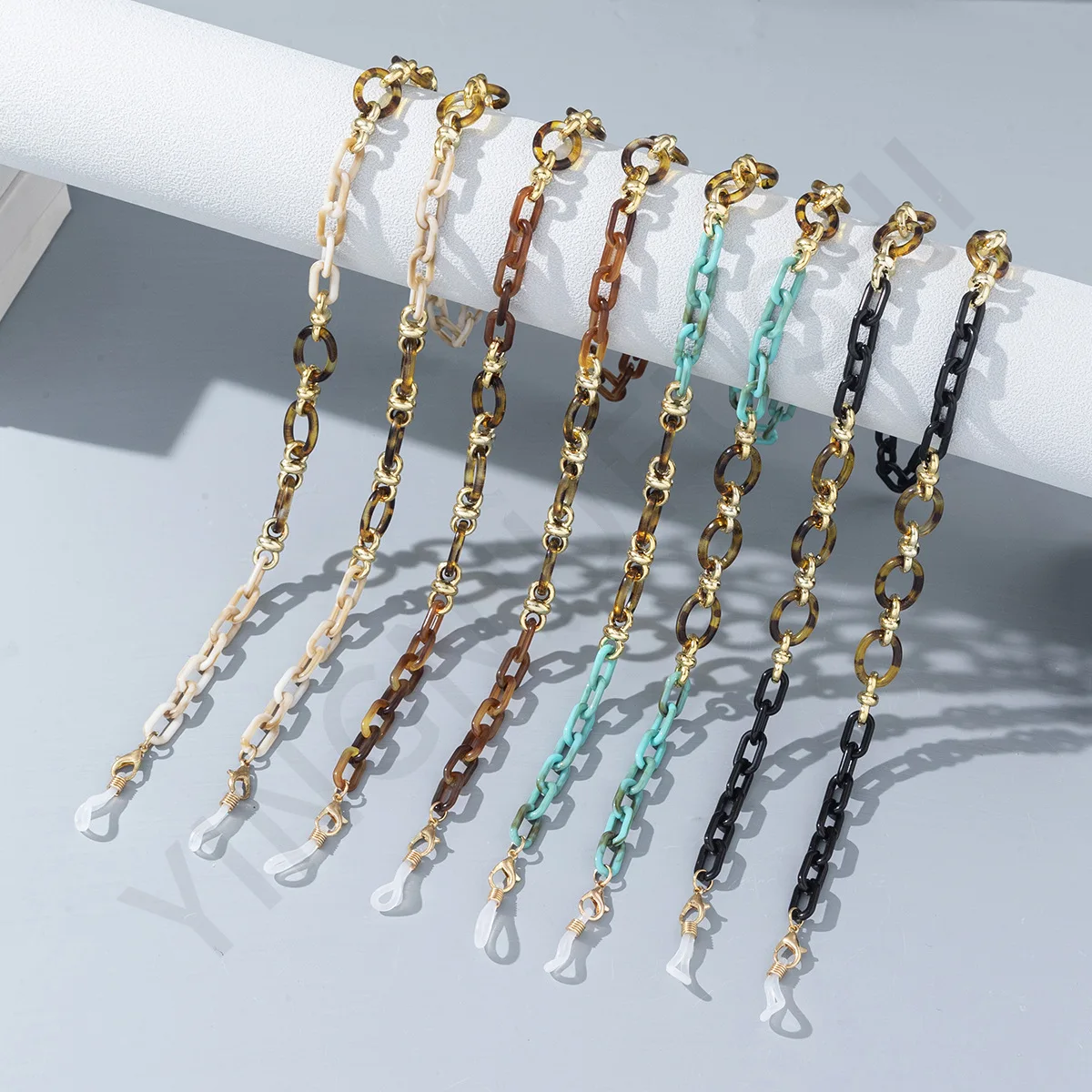 Женская акриловая цепочка в этническом стиле