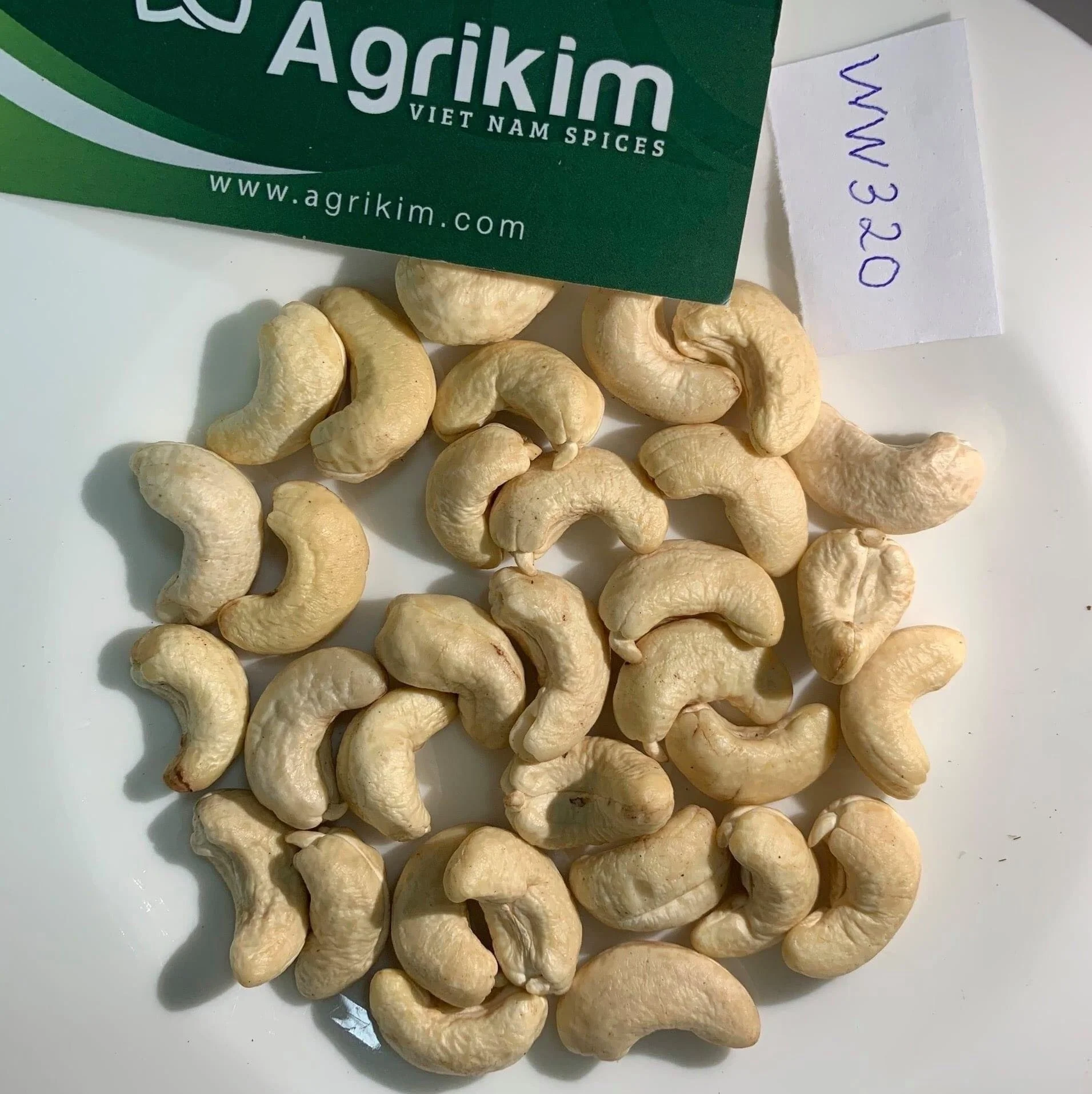 [free sample] high quality ww320 cashew nuts raw cashew nuts with full certificates from reliable Vietnam supplier +84363565928