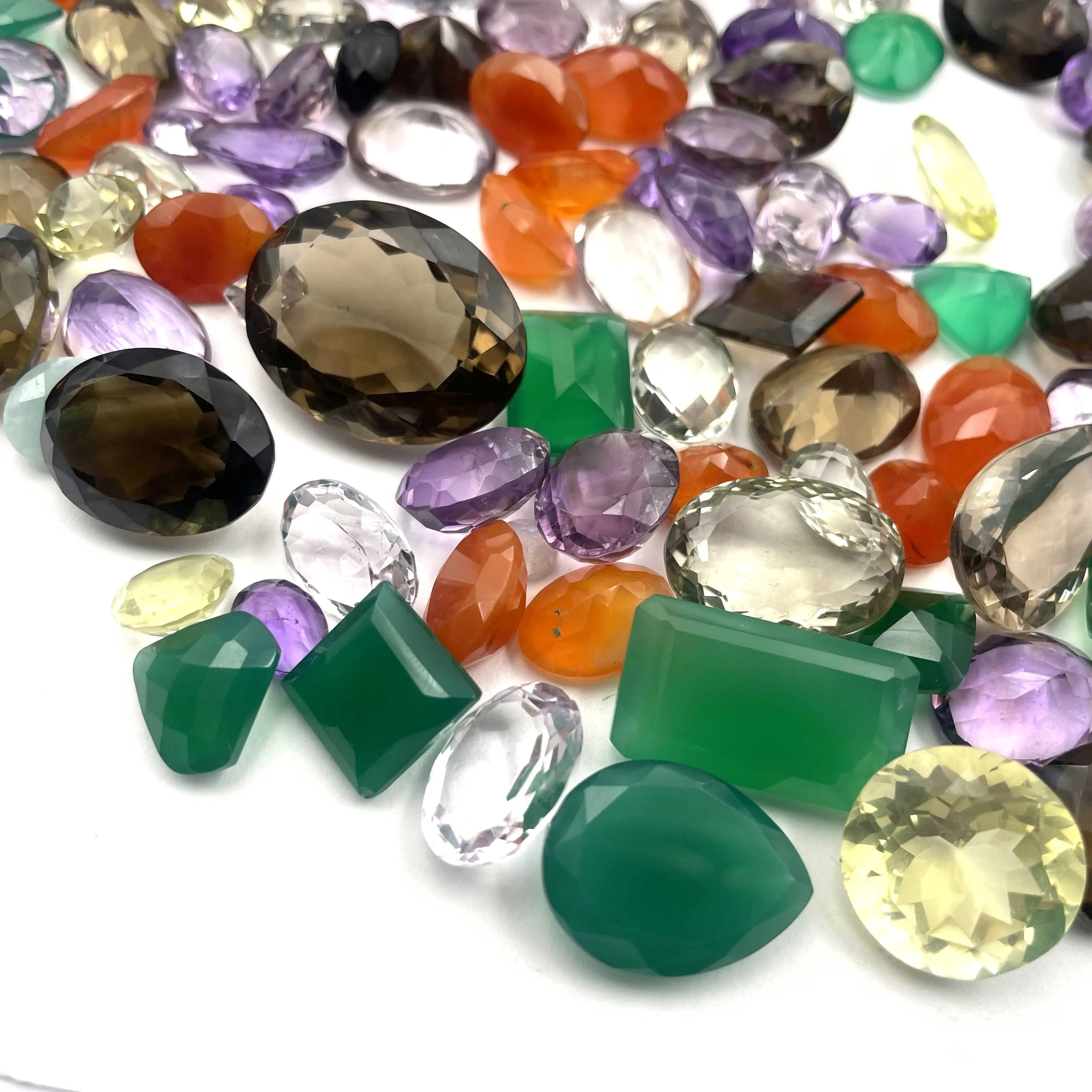 Натуральные граненые ограненные драгоценные камни разрезные камни-аметист цитрин гранат топаз перидот КВАРЦ оникс и другие