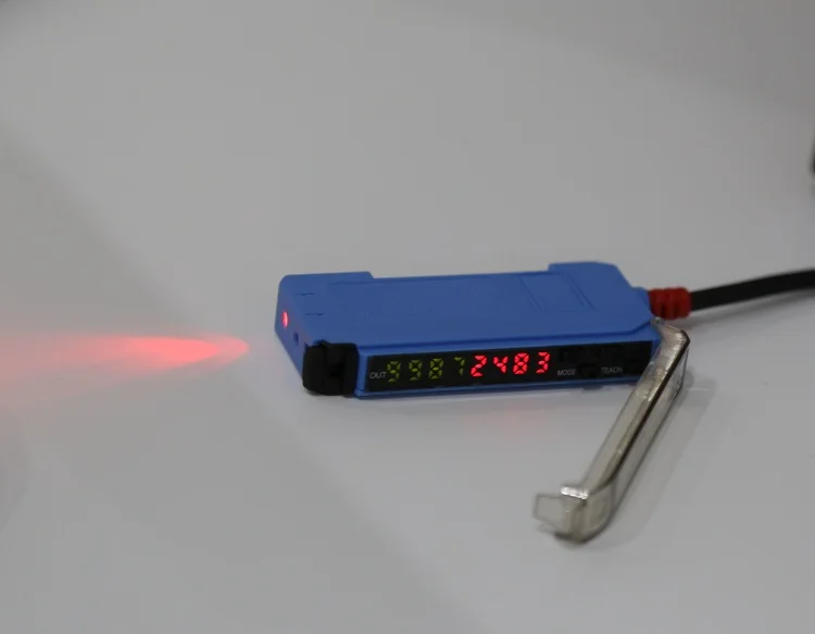 FF-403 1-5V Analog Output Fiber Sensor Amplifier