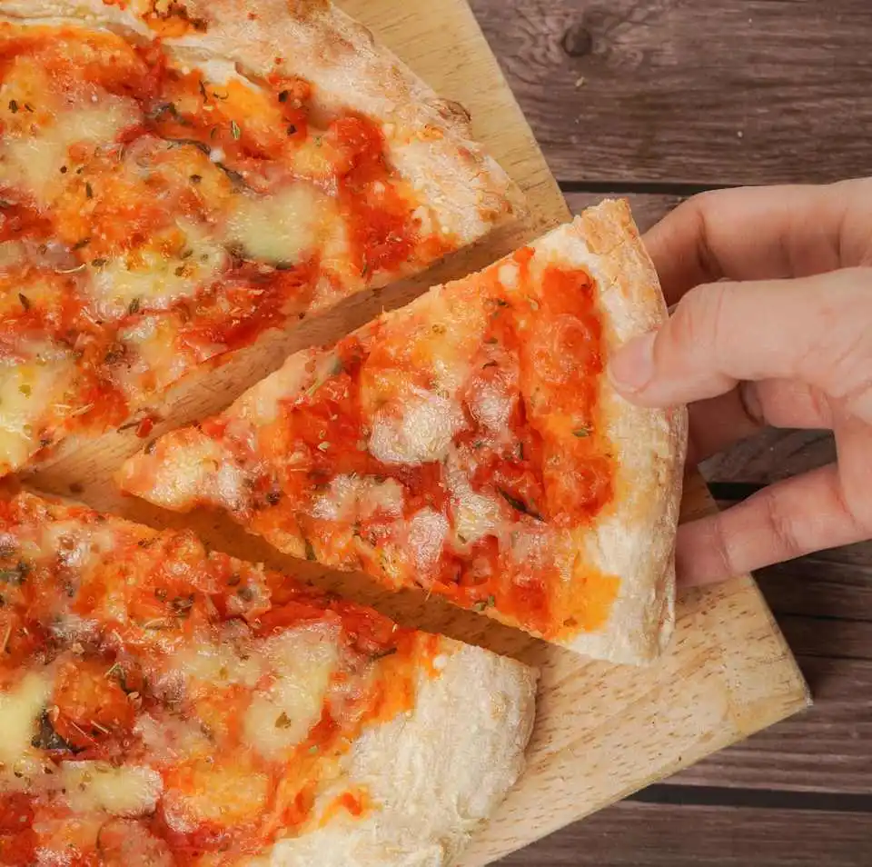 Hot Sale Frozen Margherita Pizza 9' With Cheese & Tomato Individual Vacuum Bag Packaging Wholesale Origin From Vietnam