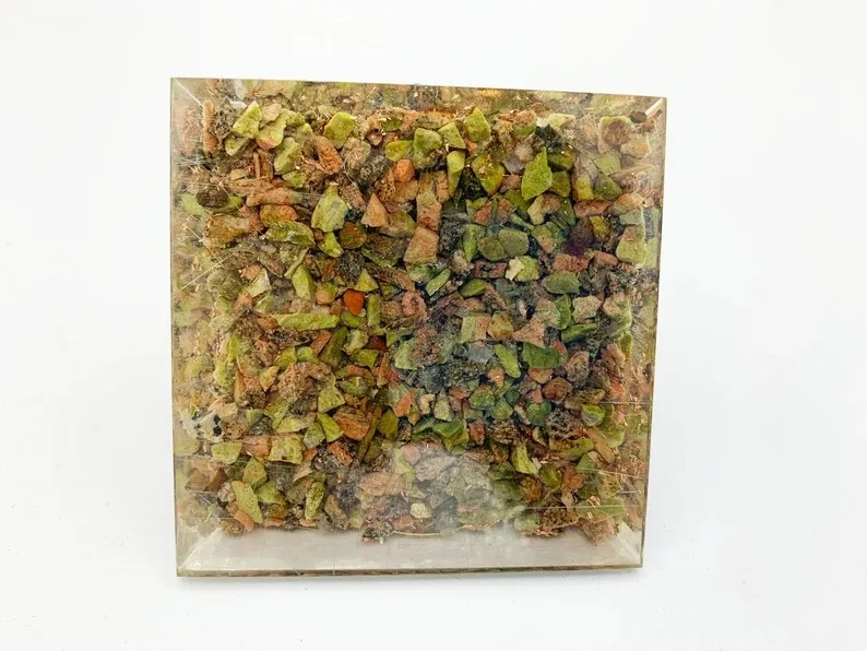 High Quality Unakite Orgone Pyramid Healing Crystal Chips Orgonite Pyramid Generator Metaphysical Reiki Chakra Yoga Meditation