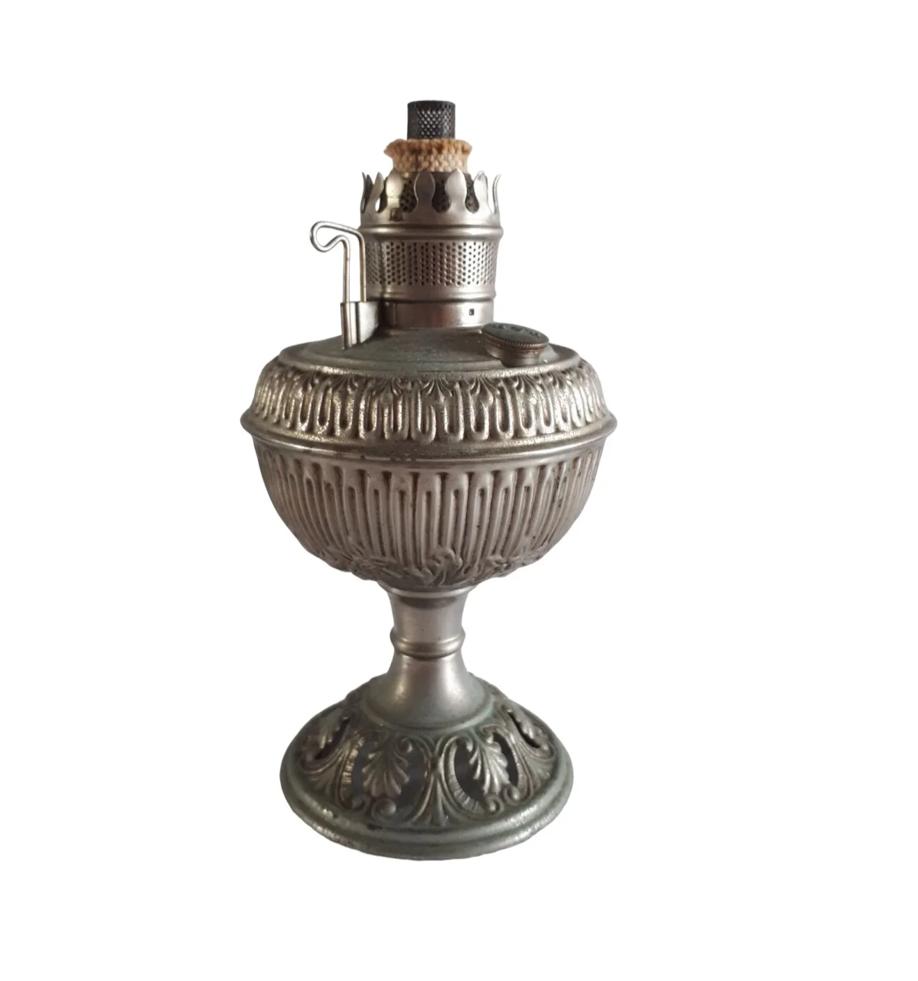 Hanging Metal  Kerosene Oil Lamp For Outdoor Usage With Modern Design With Elegant Style In Cheap Prices