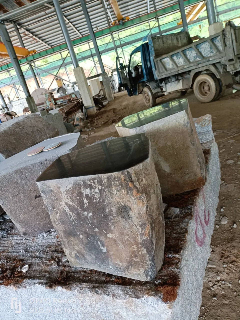 Vietnam Super Nice Garden Outdoor Natural Black Basalt Stone Furniture Polished Stools Table Bench Chairs