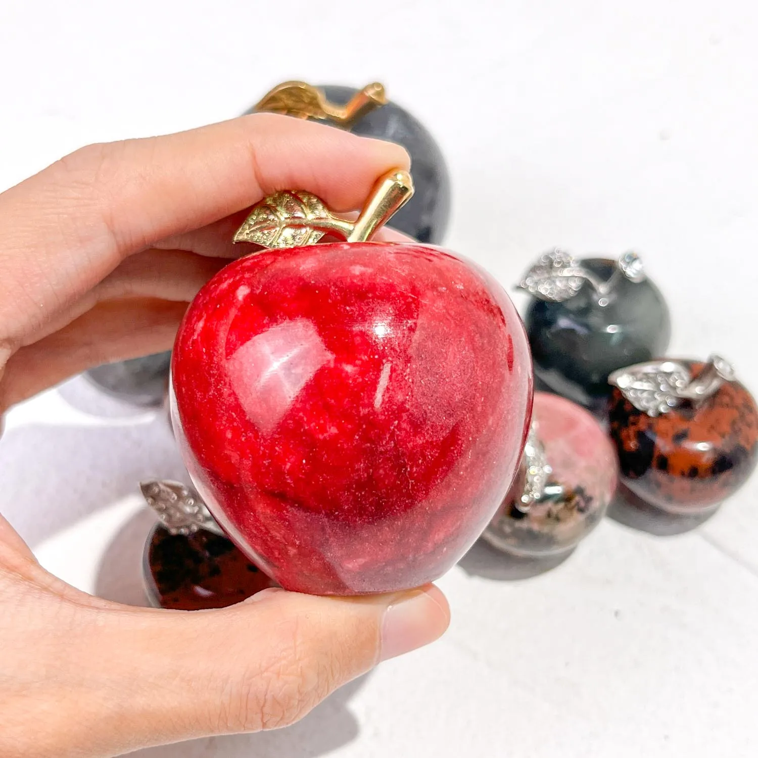 Wholesale Natural Christmas Decorations Crystal Stones Mini Apple Mixed Natural Crystal Healing Stones Gemstones for Home Decor