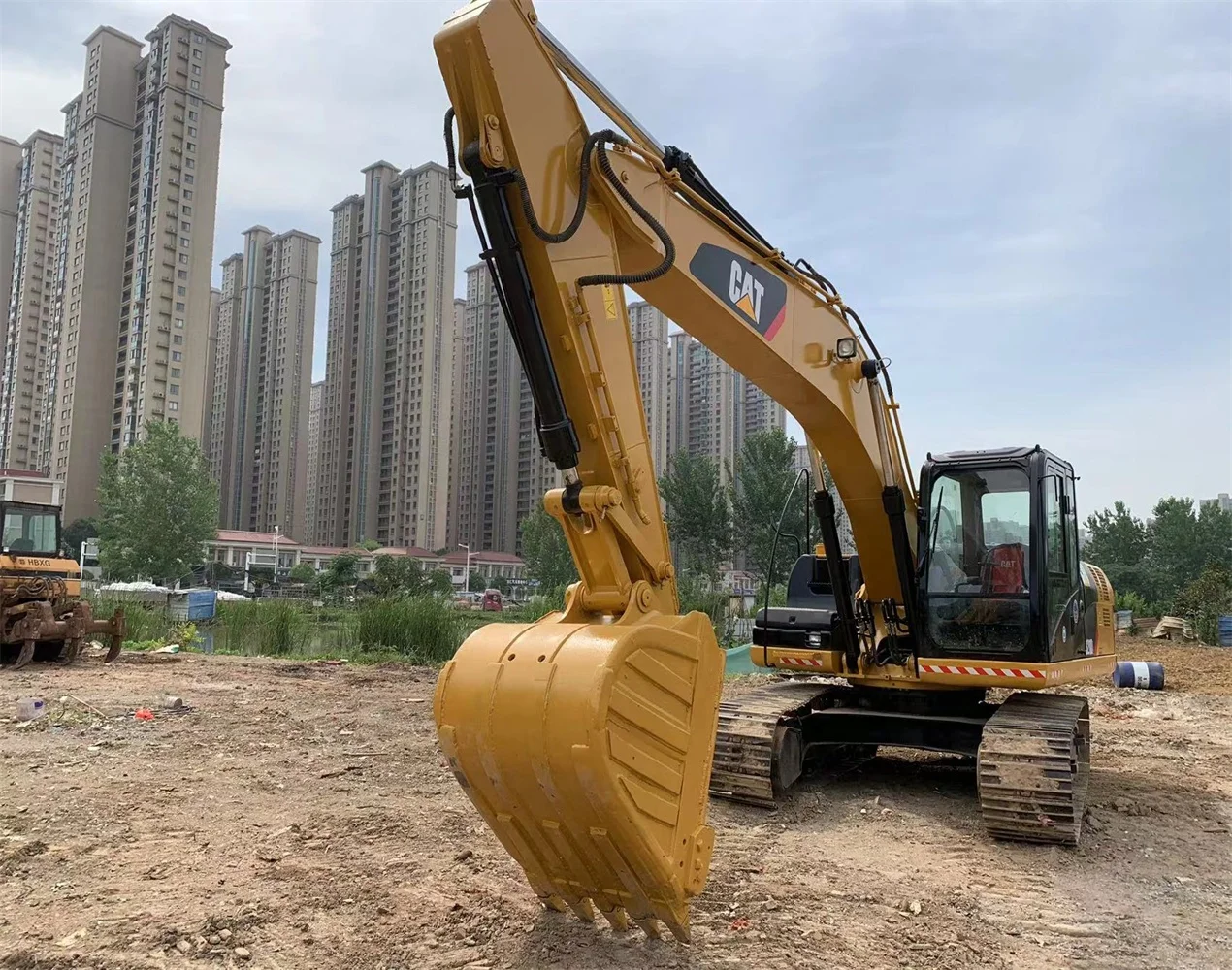 Used Caterpillar 320D 320DL crawler excavator construction machinery original Japan 320B 320C 330C used excavator for sale