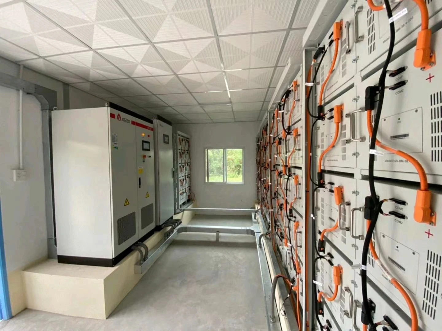 3PHASE 120V/220V US STANDARD 30KW 50KW 100KW 120KW 150KW ATESS HPS on/off grid Hybrid Inverter