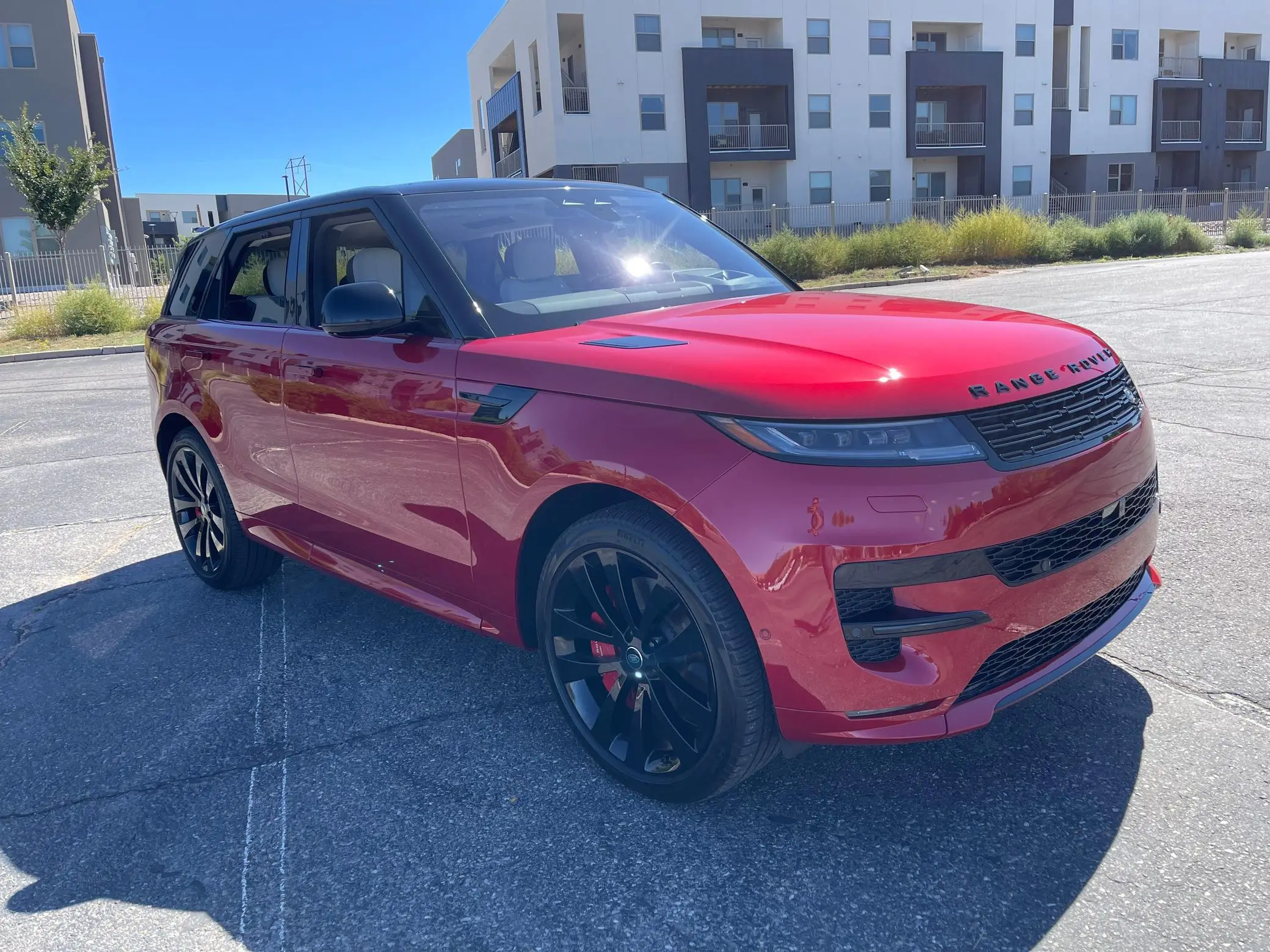 2023 Range Rover Sport P530 первое издание Подержанный электромобиль с левым рулевым кожаным сиденьем размеры задней камеры