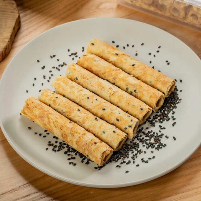 Professional Production Cream Cookie Dessert Biscuit Manufacturer Provide Sesame Handmade Egg Rolls