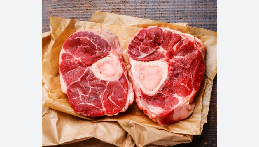 Мясная туша и первобытный нарезанный течн