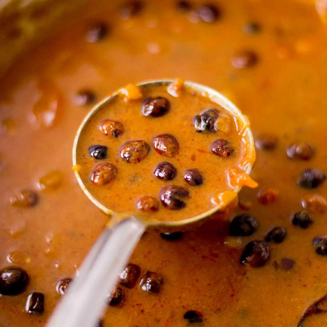 Купите натуральные одиночные Пряные травы Премиум-качества сделанные Vatha Kulambu Masala вкусный вкус индийское приготовление куламбу для продажи