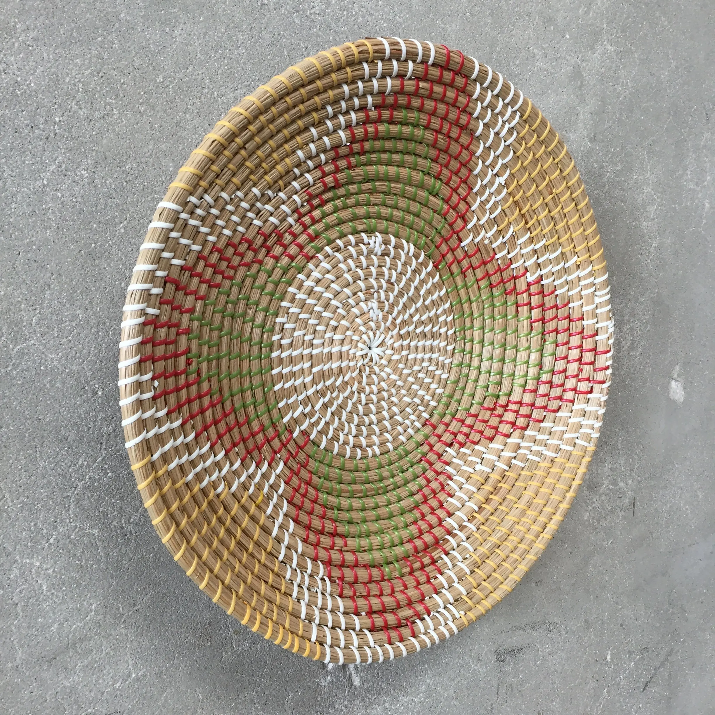 Decorative Plates Vintage Style Seagrass Handmade Hanging Wall Decor for Home Vietnamese