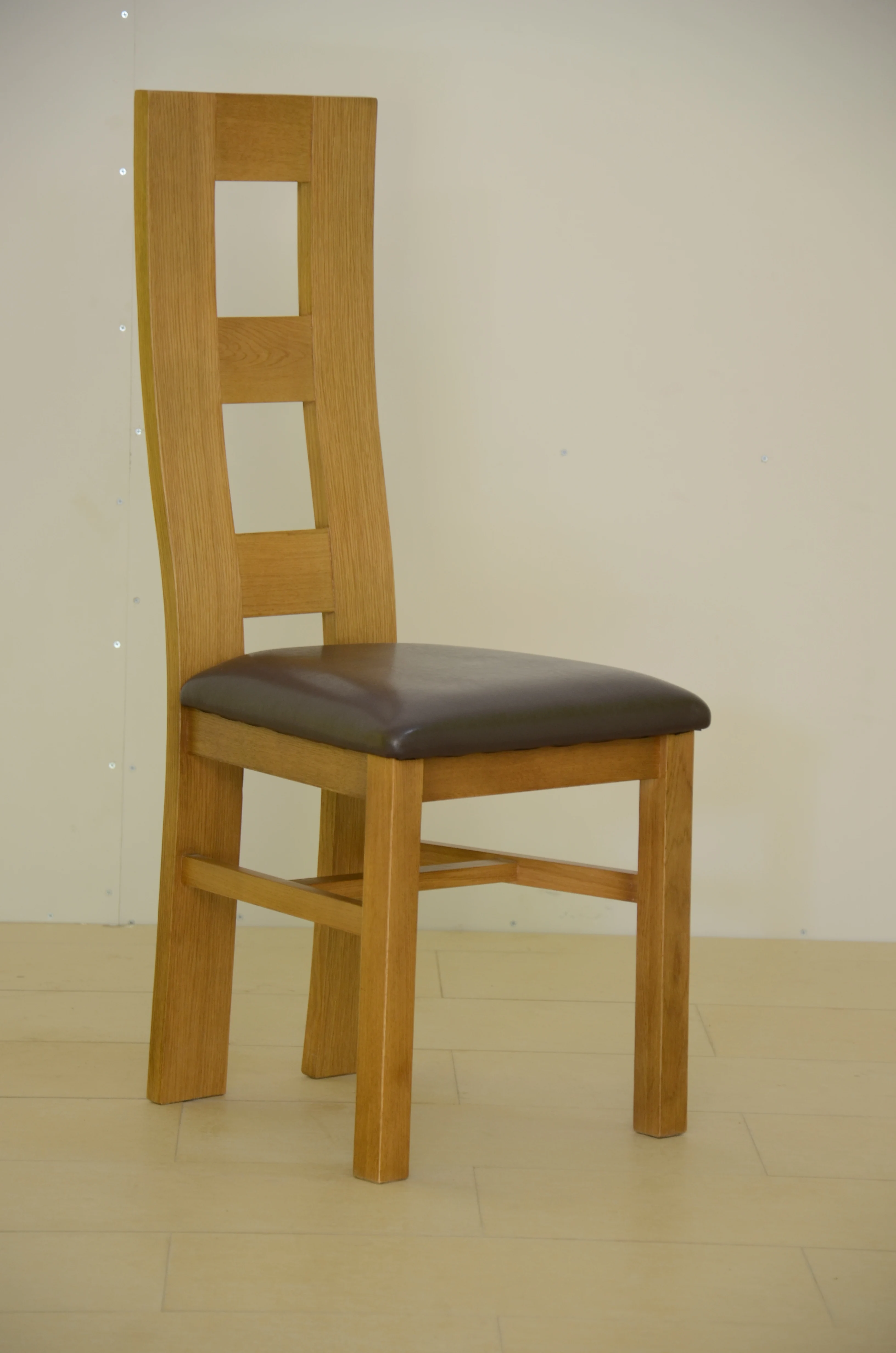 WOODEN CHAIR