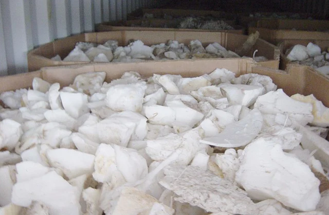 PET lumps 100% natural color bottle grade come from prime material